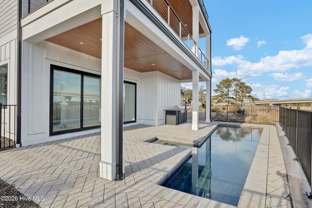 113 Diamond Pt Court, Surf City, NC 28445