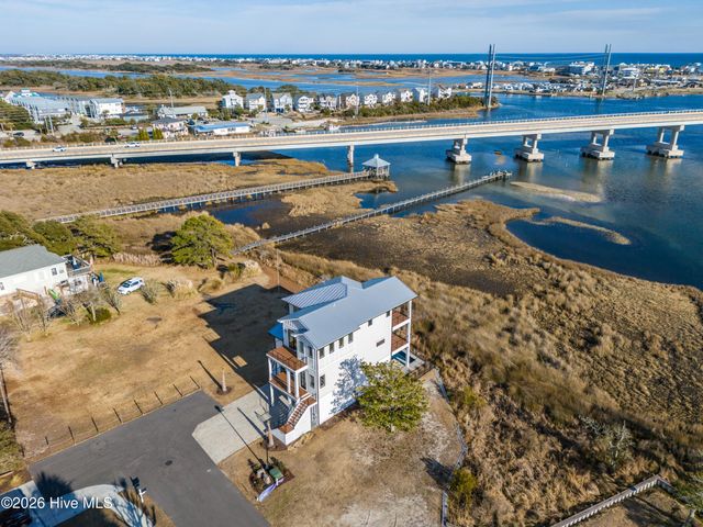 113 Diamond Pt Court, Surf City, NC 28445