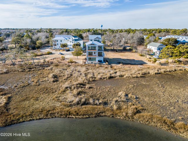 113 Diamond Pt Court, Surf City, NC 28445