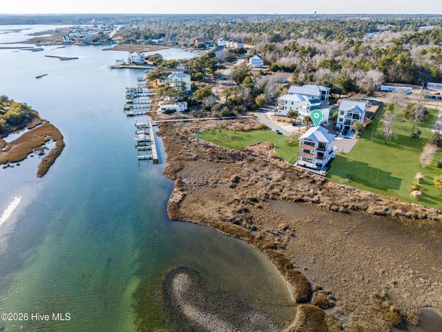 113 Diamond Pt Court, Surf City, NC 28445