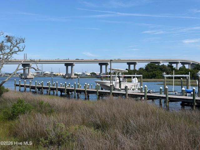 113 Diamond Pt Court, Surf City, NC 28445