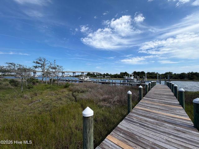 113 Diamond Pt Court, Surf City, NC 28445