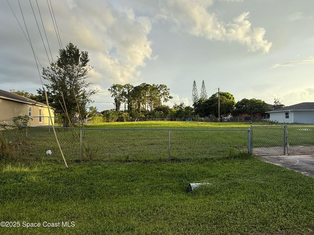 440 Americana Boulevard NE, Palm Bay, FL 32907