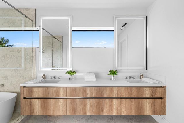 222 SE 5th Street, Delray Beach, FL 33483