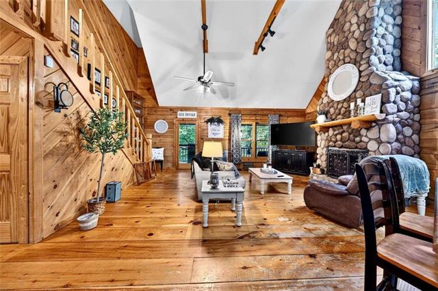 170 Oak Ridge Trail, Ellijay, GA 30536