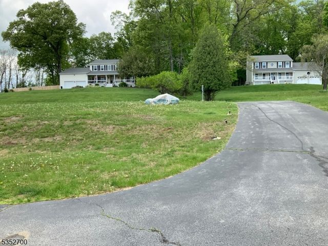 19 Southfield drive, Sussex Boro, NJ 07461