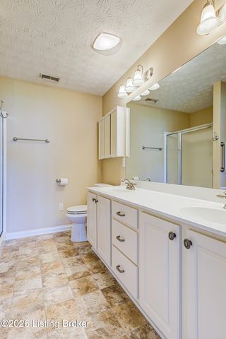 8821 Stony Falls Way, Jeffersontown, KY 40299