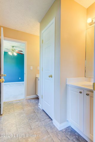 8821 Stony Falls Way, Jeffersontown, KY 40299