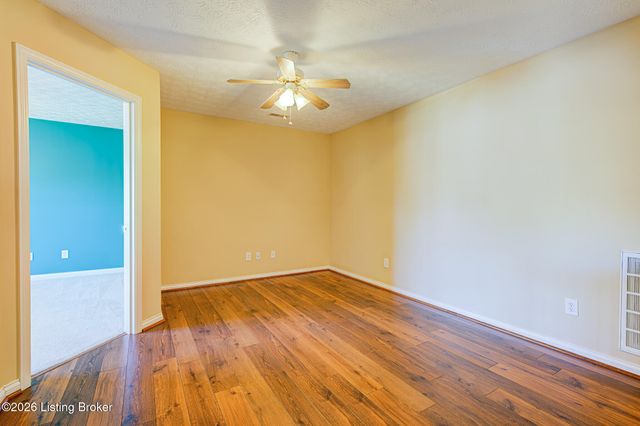 8821 Stony Falls Way, Jeffersontown, KY 40299
