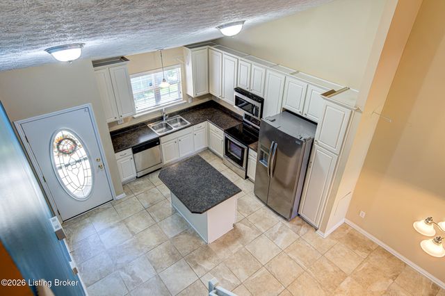 8821 Stony Falls Way, Jeffersontown, KY 40299
