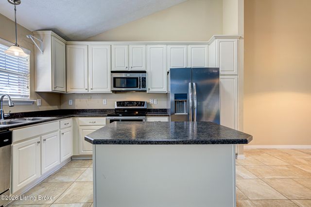 8821 Stony Falls Way, Jeffersontown, KY 40299
