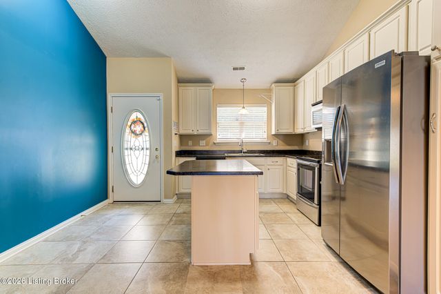 8821 Stony Falls Way, Jeffersontown, KY 40299