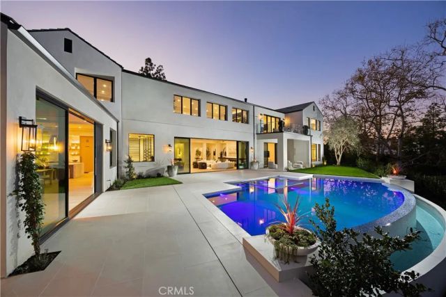 76 Hillcrest Lane, Newport Beach, CA 92660