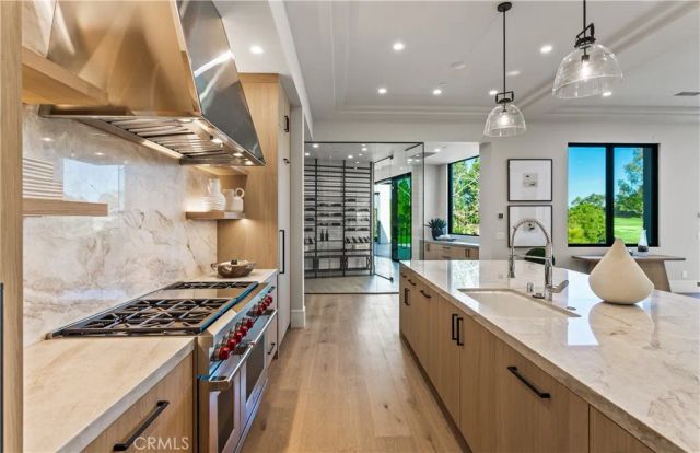 76 Hillcrest Lane, Newport Beach, CA 92660
