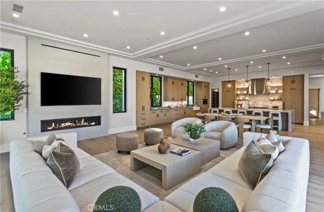 76 Hillcrest Lane, Newport Beach, CA 92660
