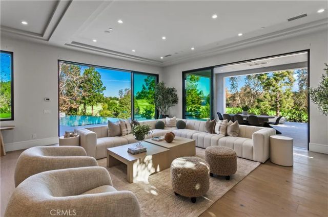 76 Hillcrest Lane, Newport Beach, CA 92660