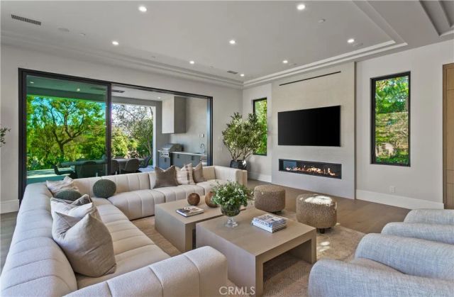 76 Hillcrest Lane, Newport Beach, CA 92660