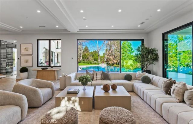 76 Hillcrest Lane, Newport Beach, CA 92660