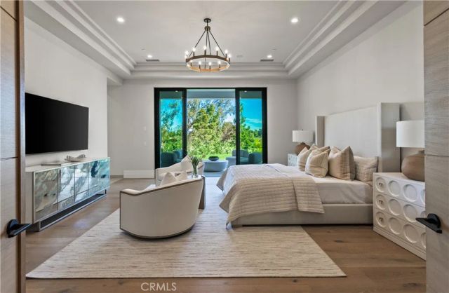 76 Hillcrest Lane, Newport Beach, CA 92660