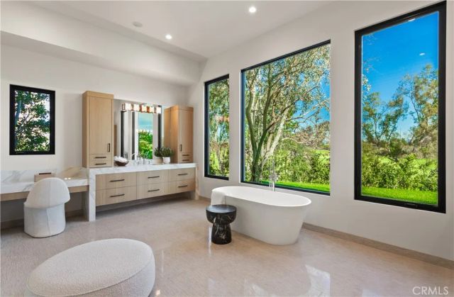 76 Hillcrest Lane, Newport Beach, CA 92660