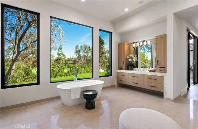 76 Hillcrest Lane, Newport Beach, CA 92660