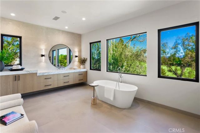 76 Hillcrest Lane, Newport Beach, CA 92660