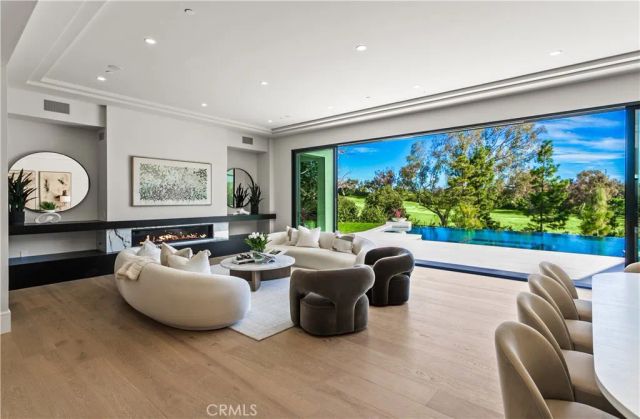 76 Hillcrest Lane, Newport Beach, CA 92660