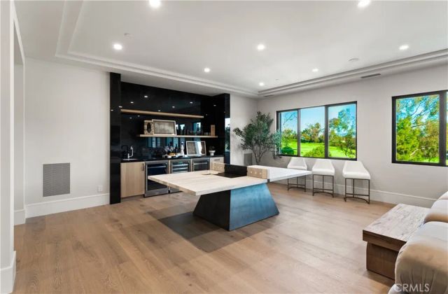 76 Hillcrest Lane, Newport Beach, CA 92660