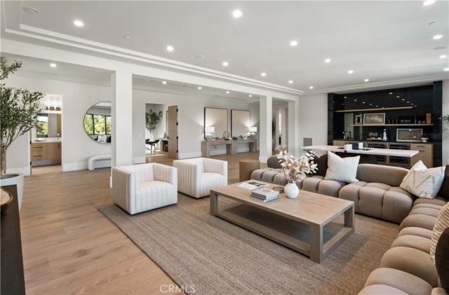 76 Hillcrest Lane, Newport Beach, CA 92660