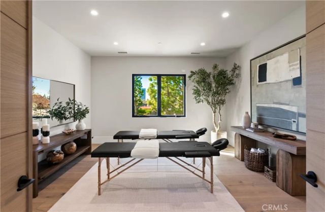 76 Hillcrest Lane, Newport Beach, CA 92660
