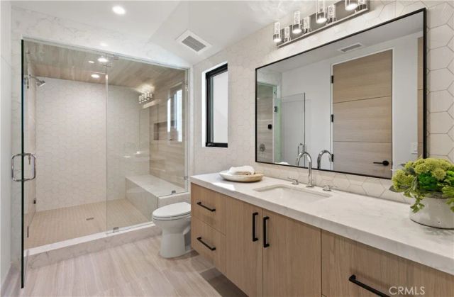 76 Hillcrest Lane, Newport Beach, CA 92660