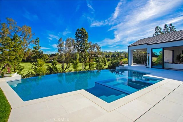 76 Hillcrest Lane, Newport Beach, CA 92660