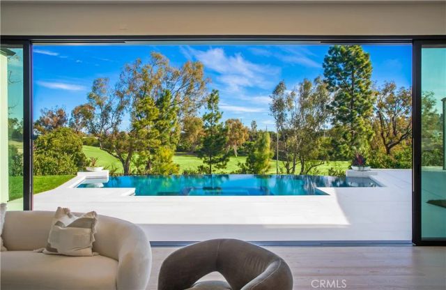 76 Hillcrest Lane, Newport Beach, CA 92660