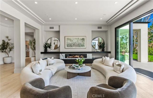 76 Hillcrest Lane, Newport Beach, CA 92660