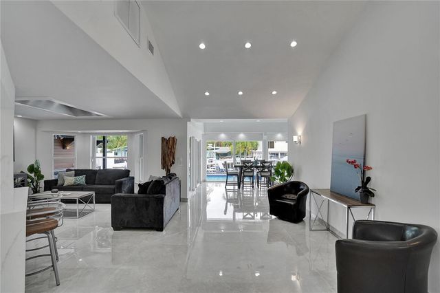 2363 SE 15th Street, Pompano Beach, FL 33062