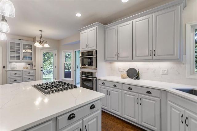5255 W 129TH Terrace, Leawood, KS 66209