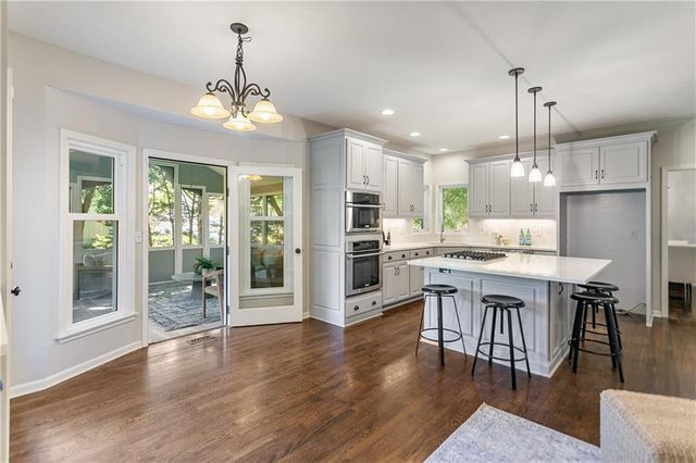 5255 W 129TH Terrace, Leawood, KS 66209