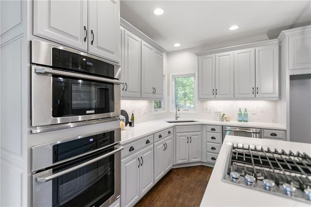 5255 W 129TH Terrace, Leawood, KS 66209