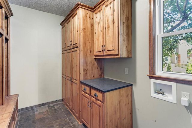 5255 W 129TH Terrace, Leawood, KS 66209