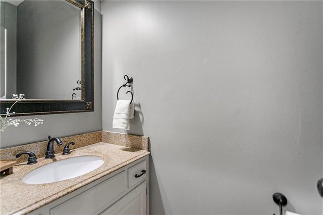 5255 W 129TH Terrace, Leawood, KS 66209