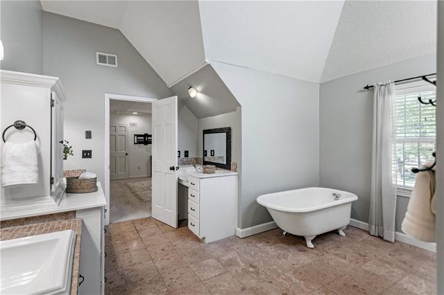 5255 W 129TH Terrace, Leawood, KS 66209