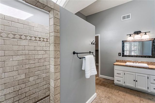 5255 W 129TH Terrace, Leawood, KS 66209