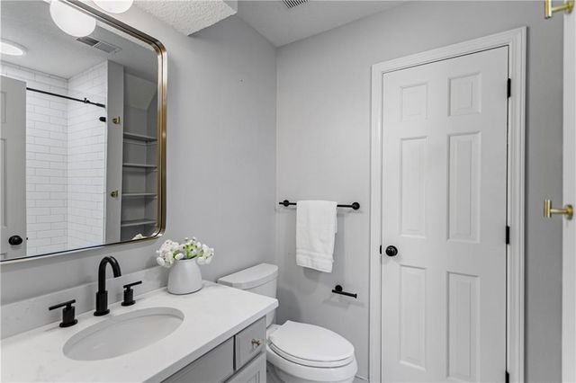 5255 W 129TH Terrace, Leawood, KS 66209