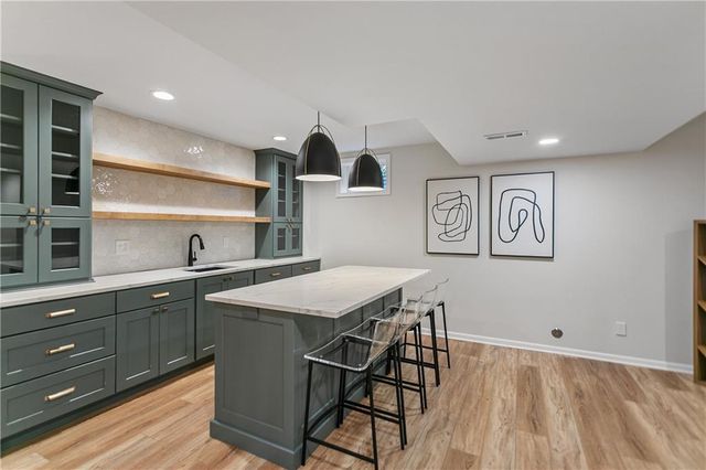 5255 W 129TH Terrace, Leawood, KS 66209