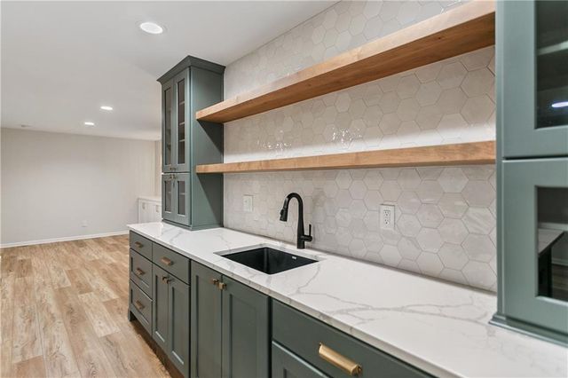 5255 W 129TH Terrace, Leawood, KS 66209