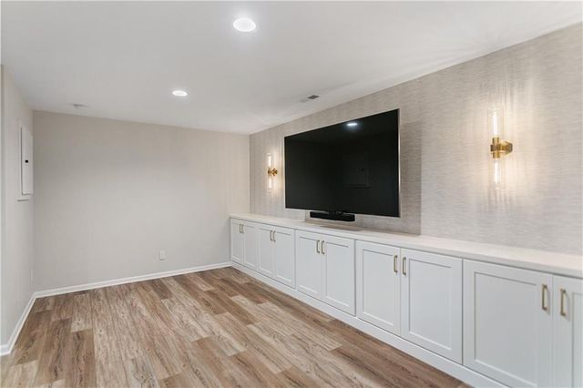 5255 W 129TH Terrace, Leawood, KS 66209