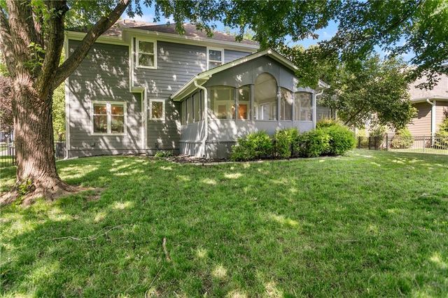 5255 W 129TH Terrace, Leawood, KS 66209