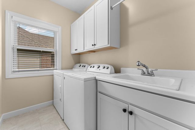 8243 Heathertree Lane, Brighton, MI 48116