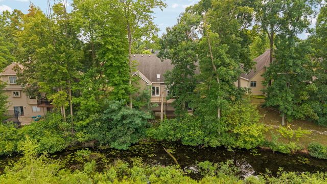 8243 Heathertree Lane, Brighton, MI 48116