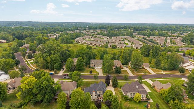 8243 Heathertree Lane, Brighton, MI 48116